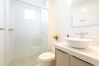 Apto a 500m da PRAIA com SACADA com CHURRASQUEIRA, WI-FI, PISCINA, PORTARIA 24h e vaga de GARAGEM - 2