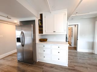 Water Access 5-Bed 2-Bath Retreat - 7