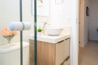 Apto a 500m da PRAIA com SACADA com CHURRASQUEIRA, WI-FI, PISCINA, PORTARIA 24h e vaga de GARAGEM - 7