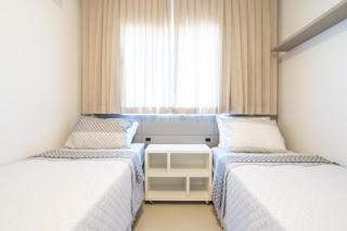 Apto a 500m da PRAIA com SACADA com CHURRASQUEIRA, WI-FI, PISCINA, PORTARIA 24h e vaga de GARAGEM - 1