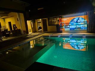 Lujosa villa con piscina y cine privado - 8