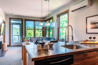 Lakefront, Mountain View - 2 Bedrooms Resort Suite - 4