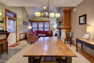 Les Eaux Tremblant Classic Chalet Pool & Jacuzzi - Mont-Tremblant - 3