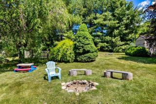 Grammy's Lake House w Private Waterfront Access - East Hampton - 8