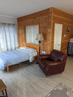 Gordie's Restaurant & Suites - Alert Bay - 9