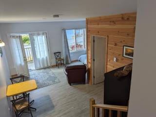 Gordie's Restaurant & Suites - Alert Bay - 4