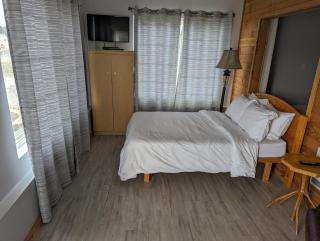 Gordie's Inn & Suites - Alert Bay - 1