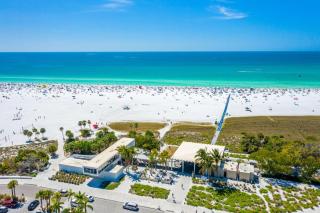 Cozy 2BR Florida Home Near the Shore - 6