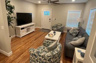 The Blue Cottage - 9