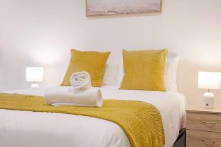 Modern 2B2B APT at Homebush - Sydney - 1