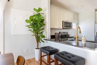 Home with Private Backyard 3 mins to Downtown Raleigh! - Raleigh - 6