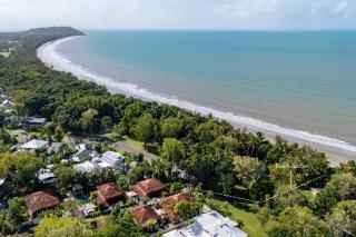 Surya Beachfront Villa - 9
