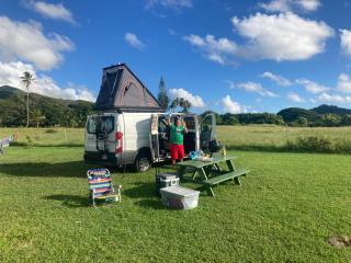 CampCar Maui Jeeps SUVs Hybrid Camper van Rentals with equipment and Travel Advice - Kahului - 1
