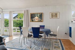 Cozy Summer House With Full Sea View - Strøby - 2