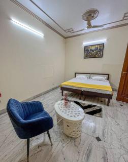 Serene Stays at Varanasi - 1bhk Luxury VIlla - 1