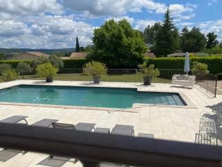 Villa spacieuse proche de Marseille avec jardin et piscine privée - La Tour-dʼAigues - 0
