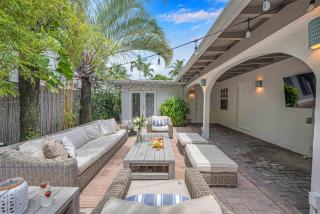 Surf KeySteps from Beach Beautiful Courtyard Hot Tub H0MES - Fort Lauderdale - 3