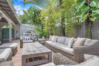Surf KeySteps from Beach Beautiful Courtyard Hot Tub H0MES - Fort Lauderdale - 2
