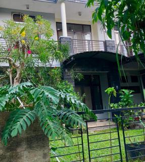 Serafinna Guest House - Surabaya - 1