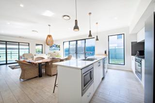Macquarie Entertainer - Pool Retreat, Pet Friendly - 1