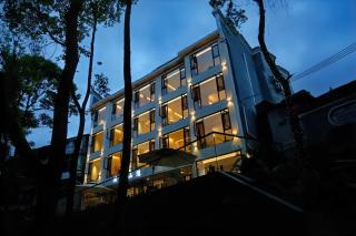Qifeng Mountain Hidden Light Luxury Courtyard Hotel - Fenghuang Ancient City Nanhuamen - 7
