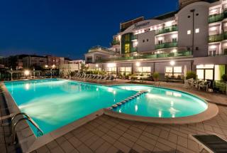 Hotel Lungomare - Cesenatico - 3