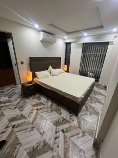 Luxury Apartment II Spacious and Private - Lahore - 2