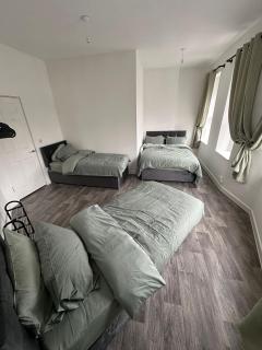Cardiff flat 3 mins to city centre sleeps up to 6 - 9