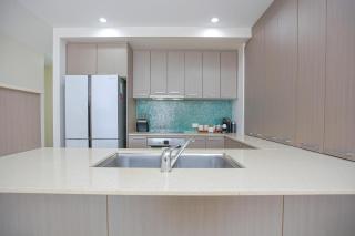 City Centre Apartment with Mountain and Pool Views - Cairns - 3