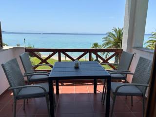 Thalassa-Seafront Family Apartment - Skala Fourkas - 9