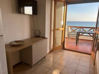 Thalassa-Seafront Family Apartment - Skala Fourkas - 4