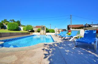 GALIHOST - Enorme casa con piscina en Vilanova de Arousa - 0