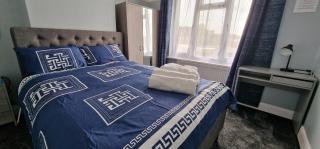 Rowan Crescent's Luxury Stay-In 3 - 5