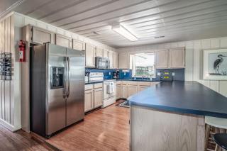 Charming 5 Bedroom Retreat in Pawleys Island - Pawleys Island - 4