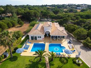 Exceptional Villa with Pool, Tennis Court, Games Room - Quarteira - 2