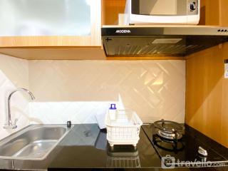 Homey and Best Deal Studio at Apartment Transpark Juanda Bekasi Timur By Travelio - Bekasi - 3