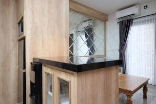 Modern Look and Comfy 2BR Transpark Cibubur Apartment By Travelio - Depok - 2
