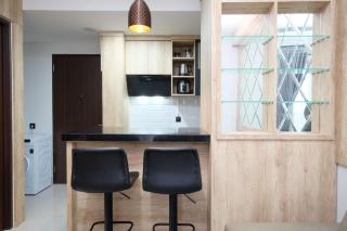 Modern Look and Comfy 2BR Transpark Cibubur Apartment By Travelio - Depok - 4