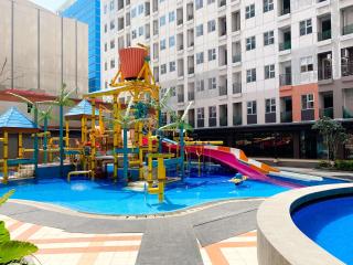 Homey and Minimalist Studio Transpark Juanda Bekasi Timur Apartment By Travelio - 7