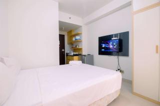 Well Designed Studio Room Transpark Cibubur Apartment By Travelio - Depok - 8