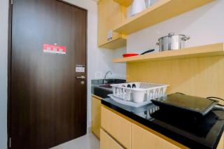 Well Designed Studio Room Transpark Cibubur Apartment By Travelio - Depok - 5