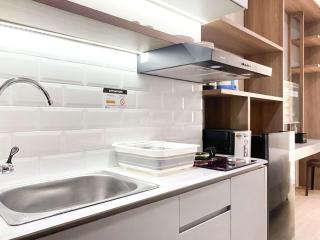 Homey and Well Design Studio Transpark Juanda Bekasi Timur Apartment By Travelio - Bekasi - 1