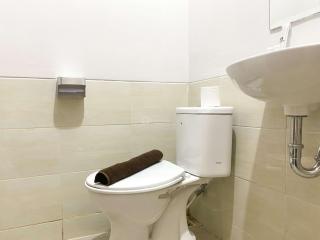 Serene Designed Studio Transpark Juanda Bekasi Timur Apartment By Travelio - 6