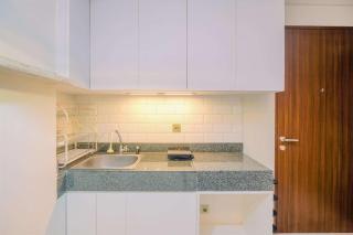 Cozy and Clean 2BR at Transpark Cibubur Apartment By Travelio - Depok - 3