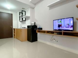 Restful and Well Designed Studio Transpark Juanda Bekasi Timur Apartment By Travelio - 7