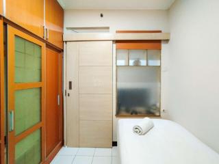 Serene 2BR Apartment at Gateway Ahmad Yani Cicadas By Travelio - Bandung - 8