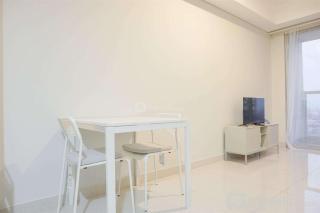 Fancy and Comfort 1BR at Gold Coast Apartment By Travelio - Jakarta - 7