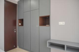 Modern Look and Comfy 2BR Menteng Park Apartment By Travelio - 7
