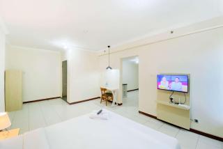 Comfortable Studio (No Kitchen) Grand Palace Kemayoran Apartment By Travelio - 1
