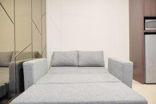 Elegant and Comfort 1BR Sudirman Suites Apartment By Travelio - 6